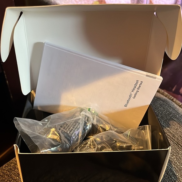 Mini Bluetooth hands free headset from original Mini BMW Group - Picture 6 of 11